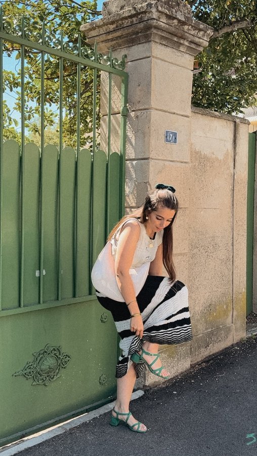 Instagram post by @jenna.mzn for Tamaris. Caption reads: Spring outfit with @tamaris_official 💚

Crush....