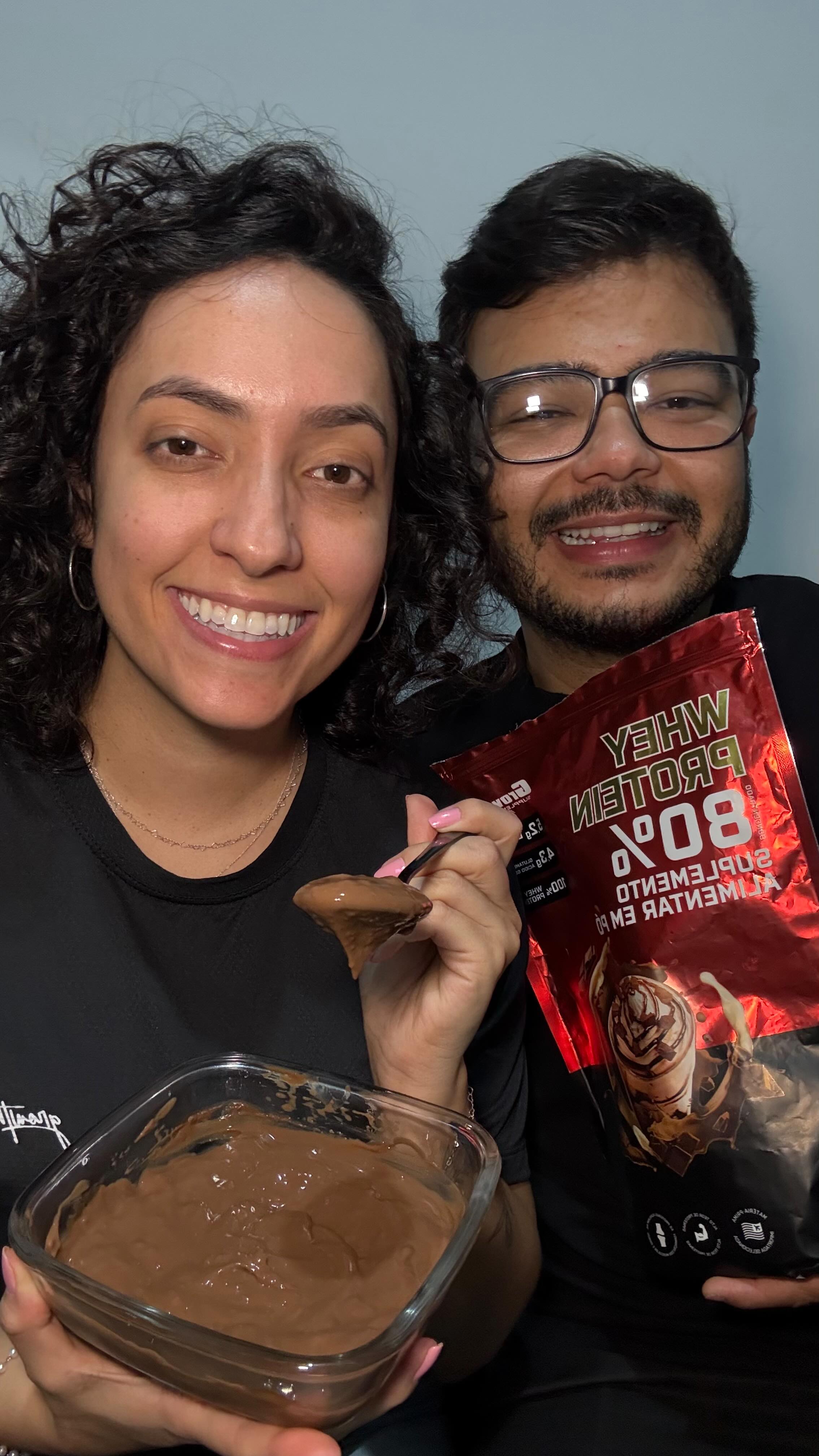 Instagram post by @casalgynindica for Growth Supplements. Caption reads: 8g de amido 
8g de whey Growth
20g de cacau
250 mL....