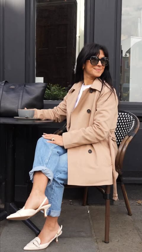 Instagram post by @tiatalula for Saint and Sofia. Caption reads: [...] Light jeans Neutral heels All from....