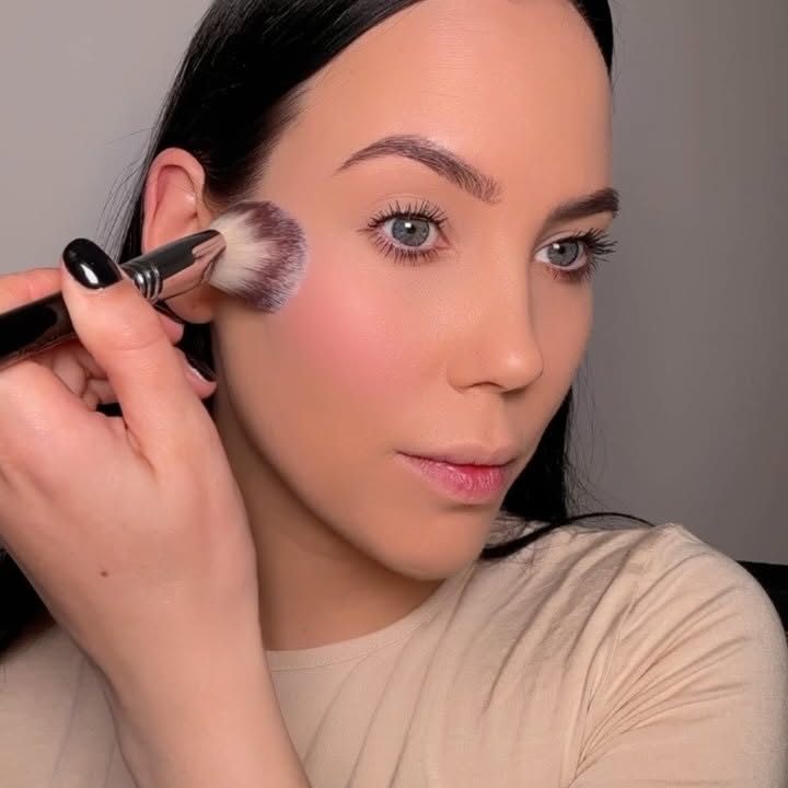 Instagram post by @anknook for Secret Sales. Caption reads: This might be my new go to look since it only....