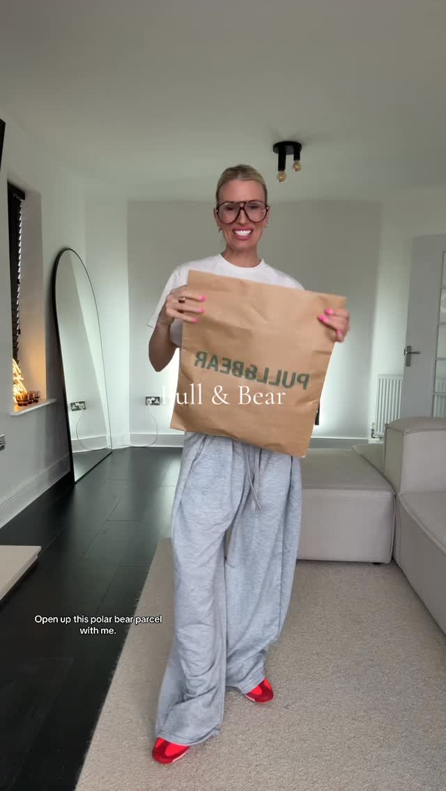 Instagram post by @mariaelondon for Pull&Bear. Caption reads: Pull & Bear new in 🤍🤩 I’m obsessed with this....