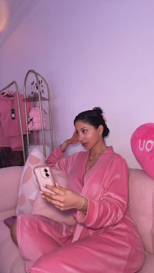 Instagram post by @reinacosmo for SugarbearPRO. Caption reads: Grwm to go to dinner! 🤓#Sugarbearpartner #AD.