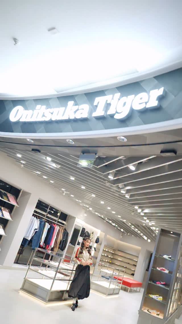 Instagram post by @saachi.bhasin for Onitsuka Tiger. Caption reads: A new chapter in style opens in Kolkata 👟 
Quiet....