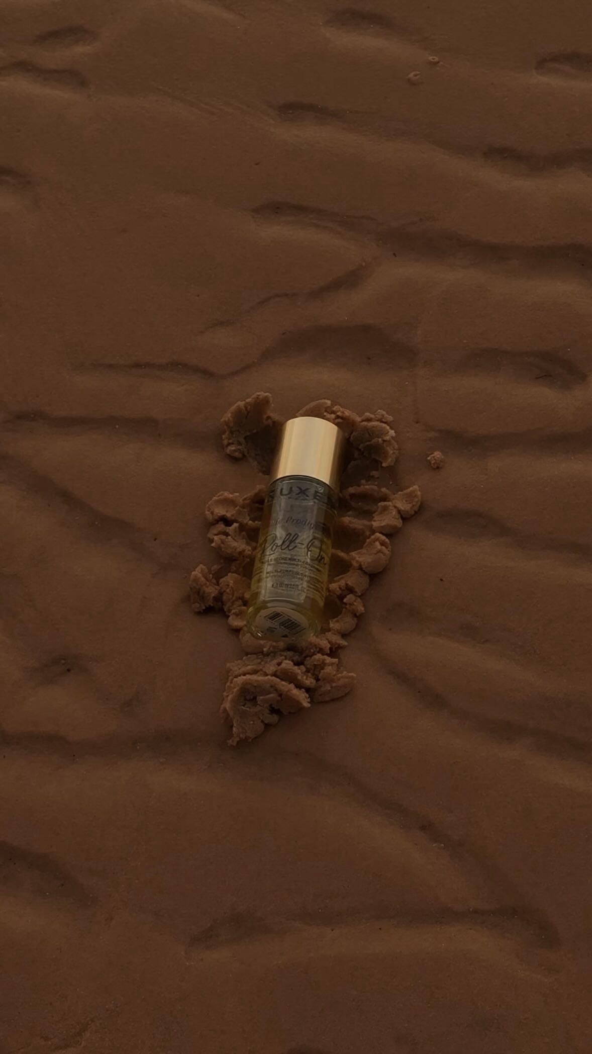 Instagram post by @danielacanny for NUXE. Caption reads: Golden hour in a bottle 💫 

@nuxe_sa has....