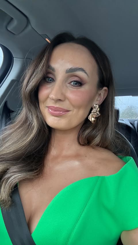 Instagram post by @sineaddebutleir for currentbody. Caption reads: [...] my discount code re activated for....