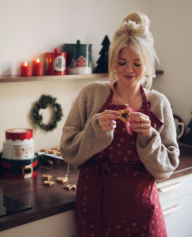 Instagram post by @marrykotter for Tchibo. Caption reads: Werbung & Giveaway | Meine Plätzchenbäckerei ist....