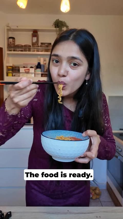 Instagram post by @ertiqua for Nongshim. Caption reads: [...] sausages and boiled eggs & loved it 🍝....