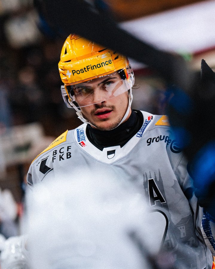 Instagram post by @frgotteron for PostFinance Top Scorer. Caption reads: [...] #nationalleague #postfinancetopscorer.