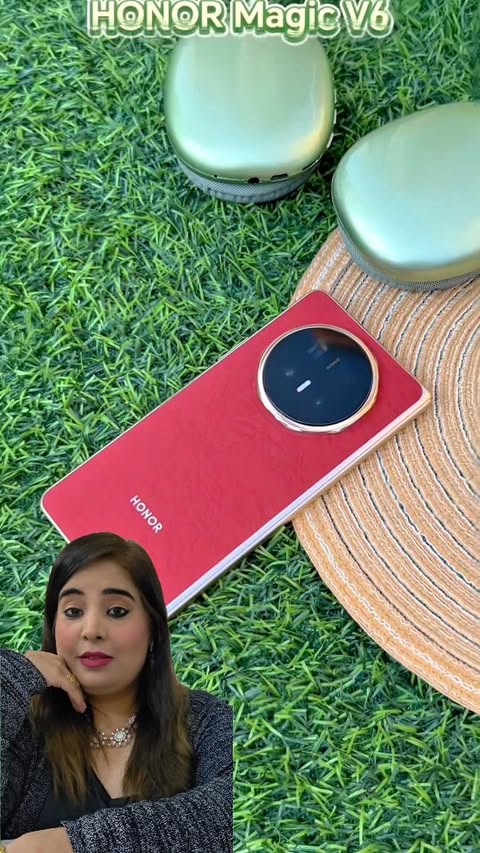 Instagram post by @blog_by_madi for Honor. Caption reads: [...] statement for 2026 foldables. Hashtags:....