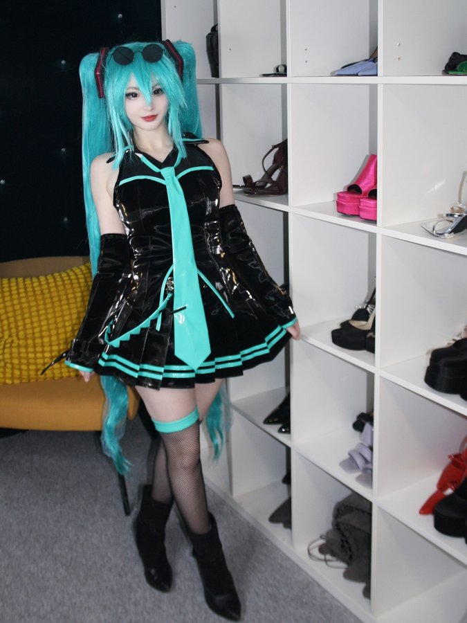 Instagram post by @colourete for RoleCosplay. Caption reads: [...] Let me know!
Miku cosplay is from....