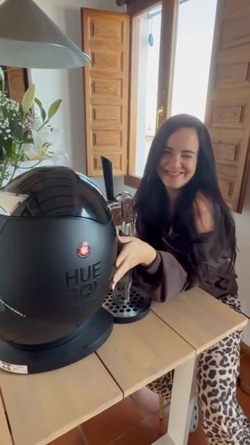 Instagram post by @martita_de_grana for Estrella Galicia. Caption reads: Mi crush pa este verano, HUEBOX DE....