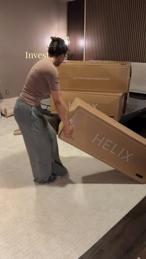 Instagram post by @scentswithjasmine for Helix Sleep. Caption reads: [...] sleep. Better sleep starts now. @helixsleep....