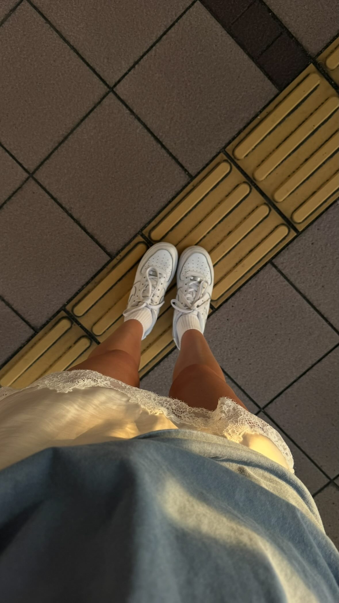 Instagram post by @caskyes for Cotton On Body. Caption reads: simple #ootd
this @cottononbody tank 🤝 me.