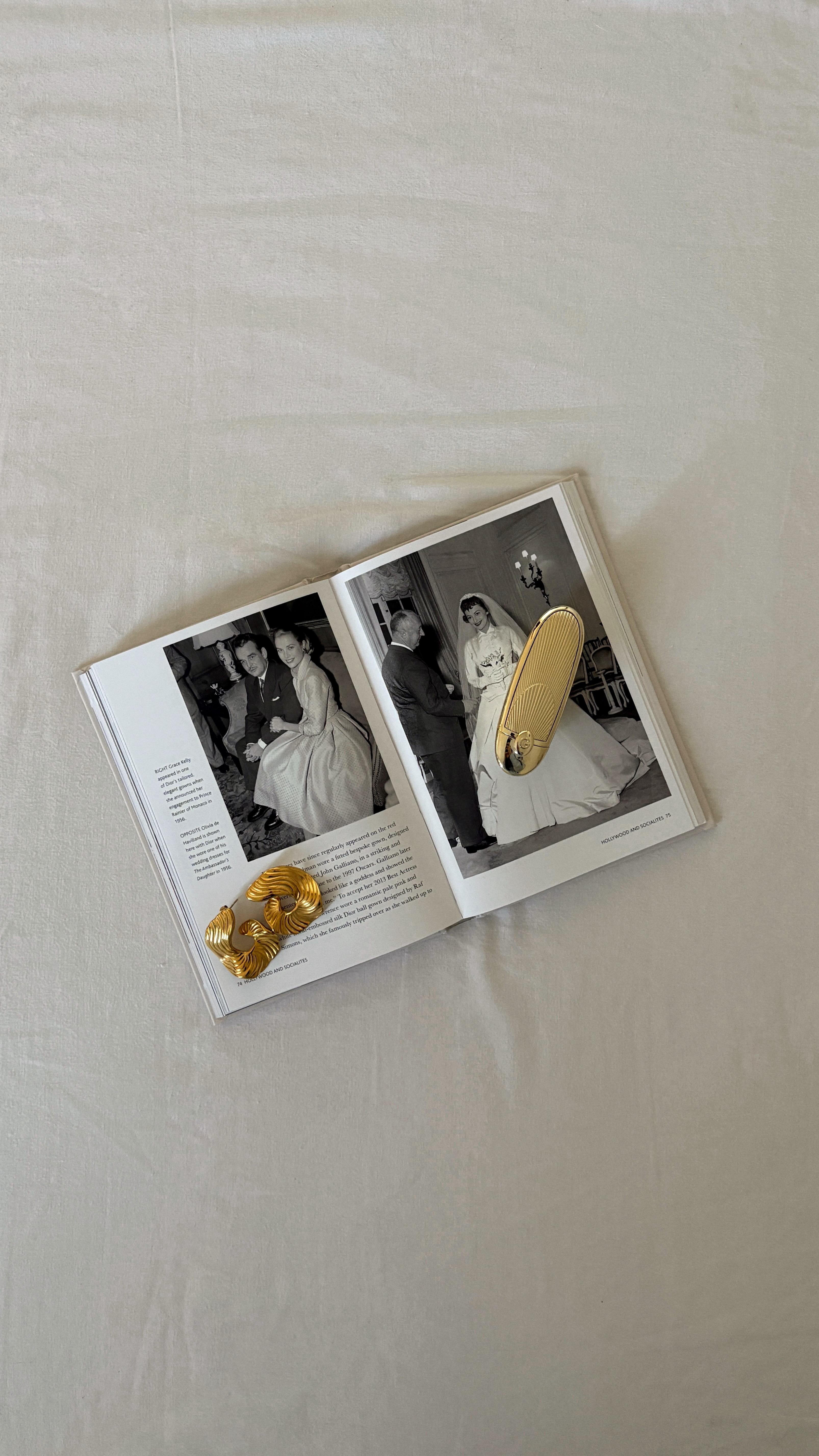 Instagram post by @notessie for Meshki. Caption reads: [...] to fade
　
*giftedby / wearing @meshki....