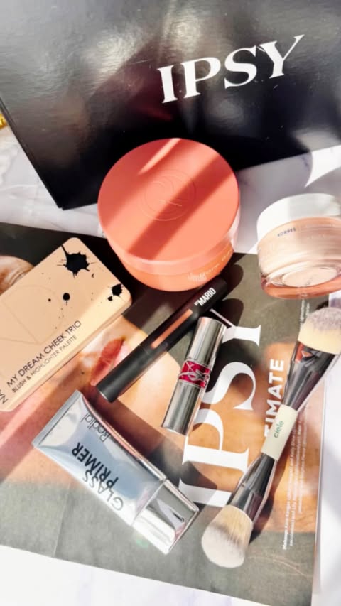 Instagram post by @cat_____lady for Ciele Cosmetics. Caption reads: [...] Find Comfort Bouncy Body Cream ✔️....