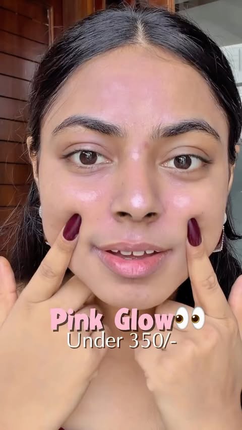 Instagram post by @khushichauhan_40 for Fixderma. Caption reads: [...] natural like glow✨..Comment for 🔗 .....