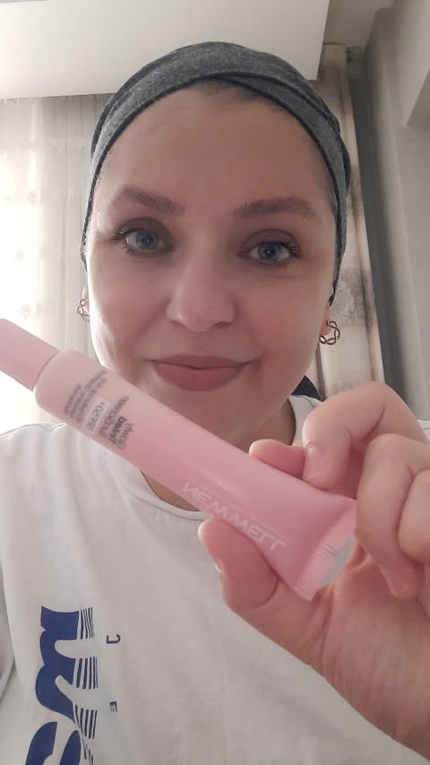 Instagram post by @elifaksoyyozkan for New Well. Caption reads: @newwellmakeup 💖 . . . . . #reklam #Tanıtım #pr....