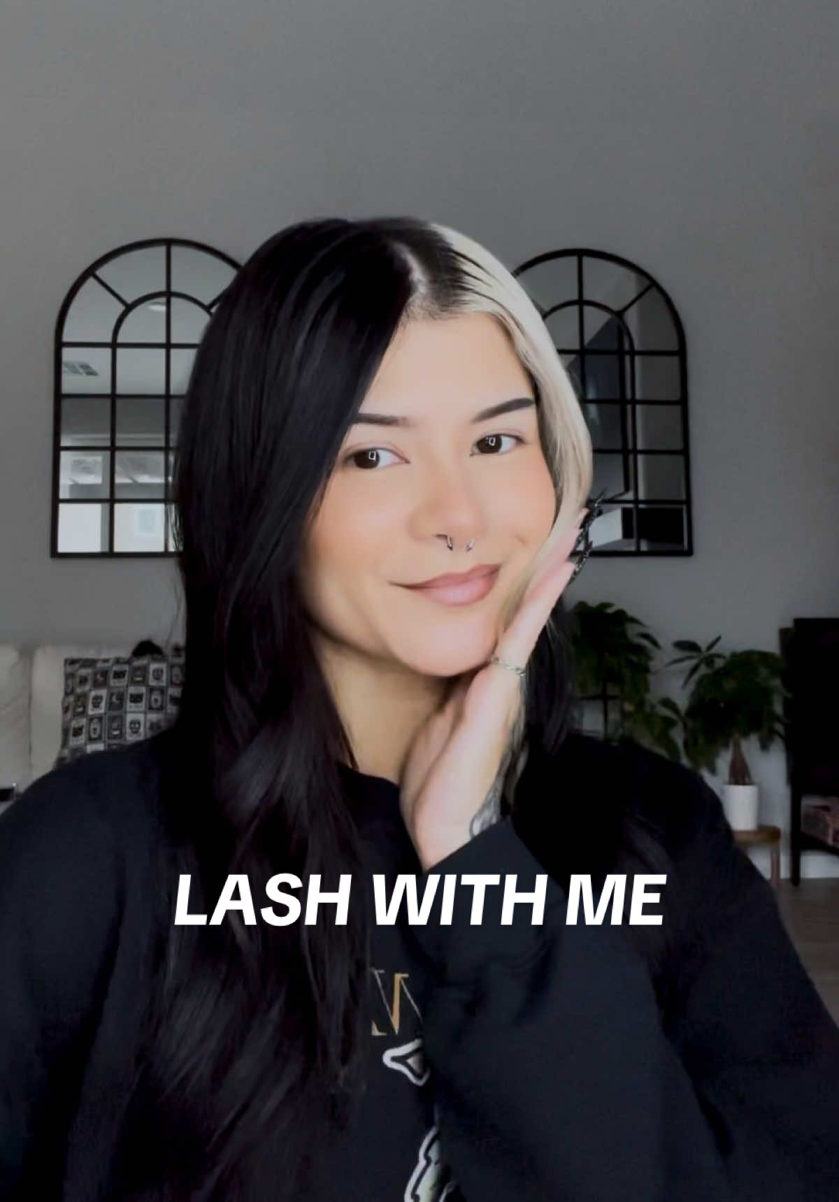 TikTok post by @lilxallison for Zanlufly Beauty. Caption reads: [...] #diylashextensions #lashclusters @zanlufly....