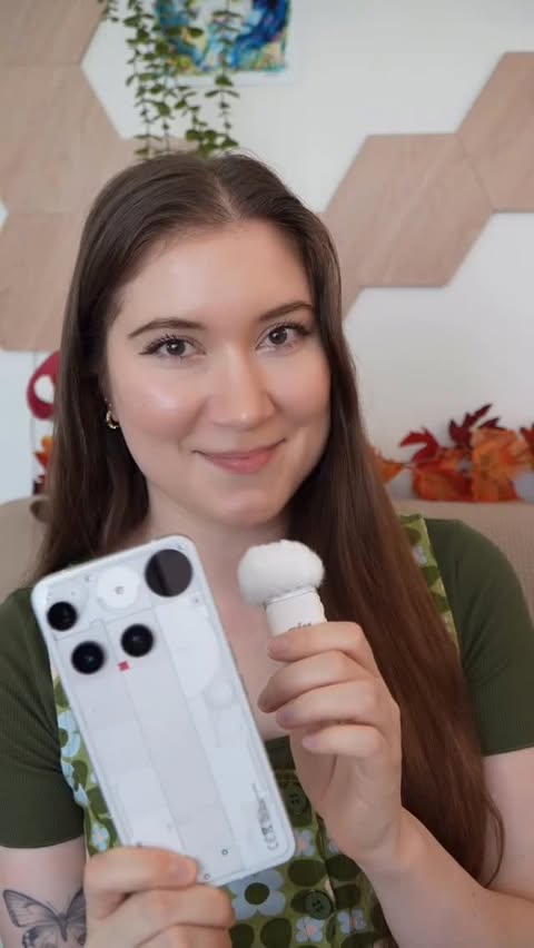 Instagram post by @cozywithronnie for nothing. Caption reads: The @nothing Phone (3) is one of my FAVOURITE....