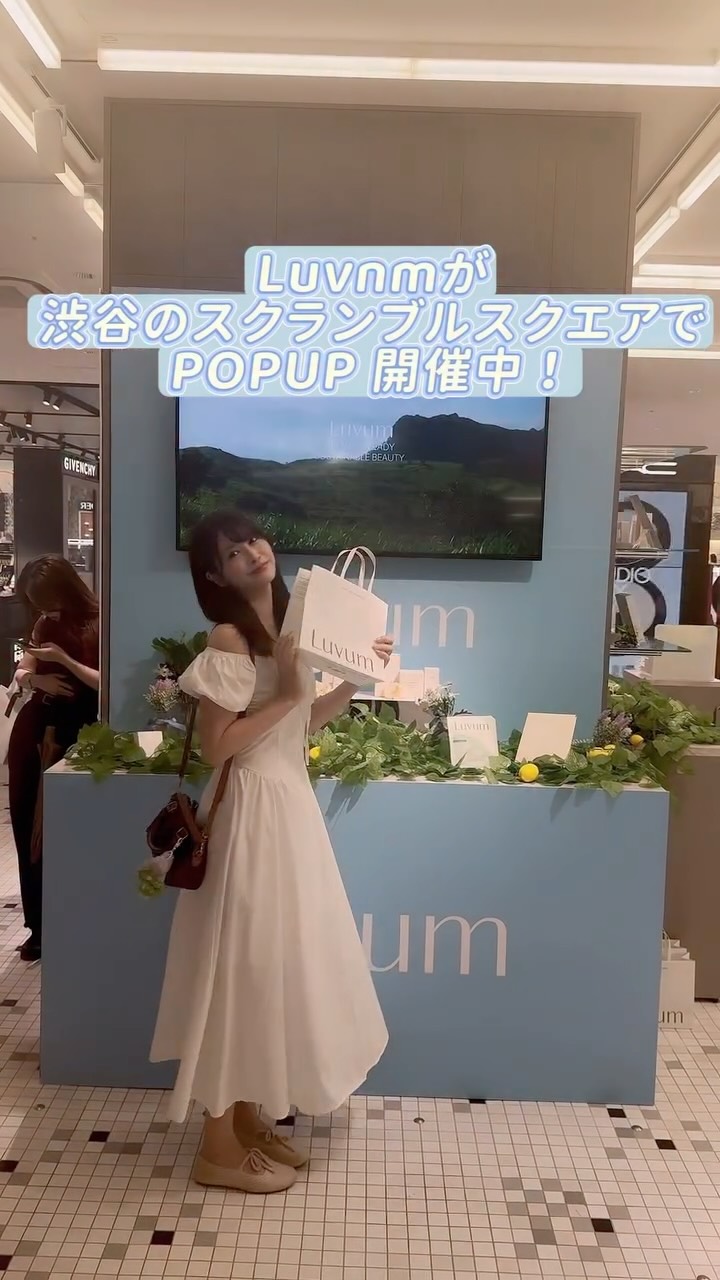 Instagram post by @rin_asuka0328 for Luvum. Caption reads: Luvumが渋谷のスクランブルスクエアでPOPUP開催してたので行ってきたよ🫶

まさかのPOPU....