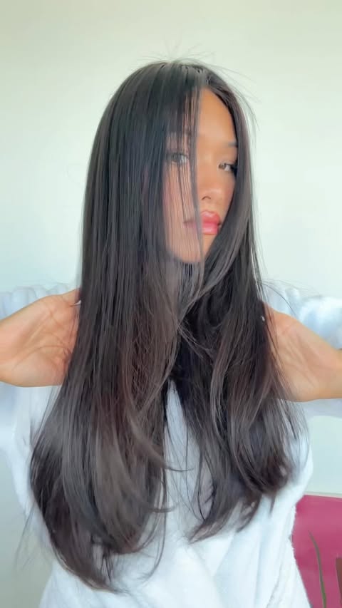Instagram post by @alysialoo for Eva NYC. Caption reads: [...] glass hair shine hair mask <3 #evanycpartner.