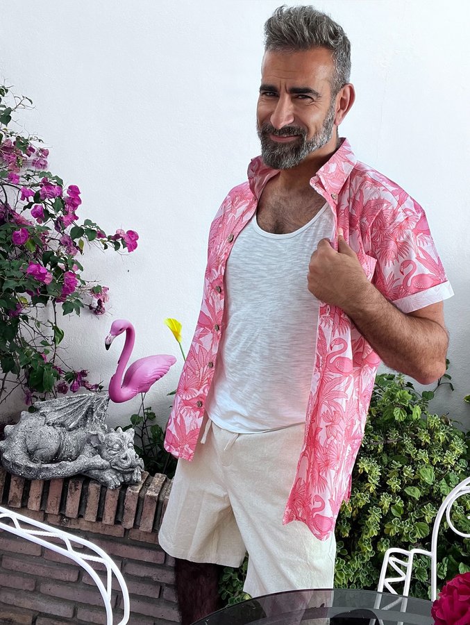 Instagram post by @lobeznnox for Yiume. Caption reads: [...] art. Elegance and a touch of fun with....