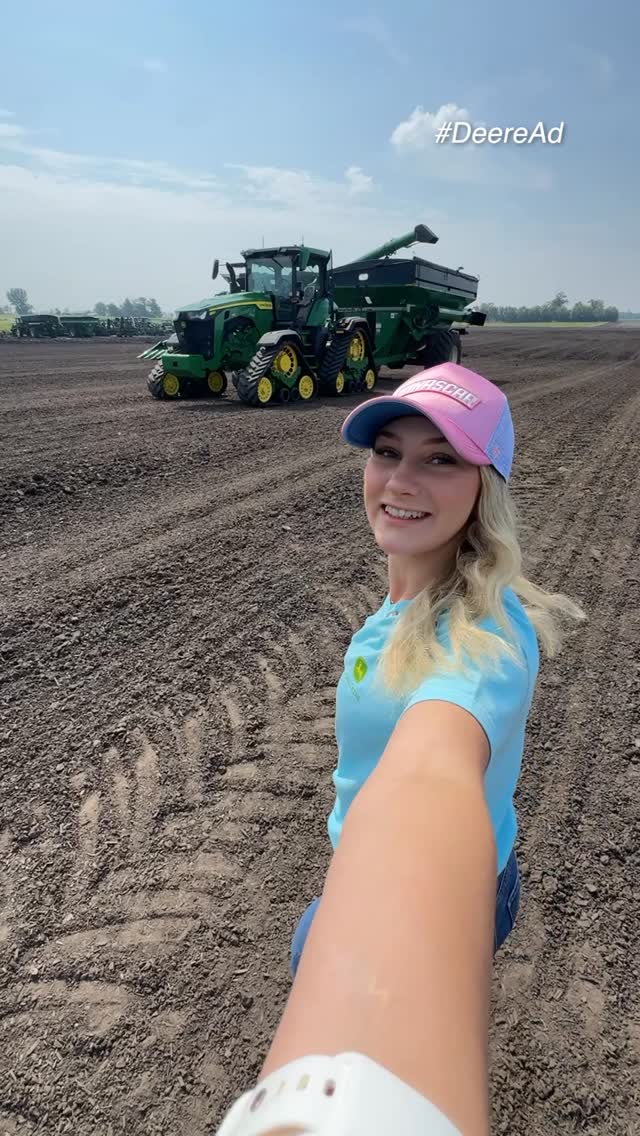 Instagram post by @itslifeofannie for John Deere. Caption reads: Let me teach you about corn 🌽
@johndeere flew us....