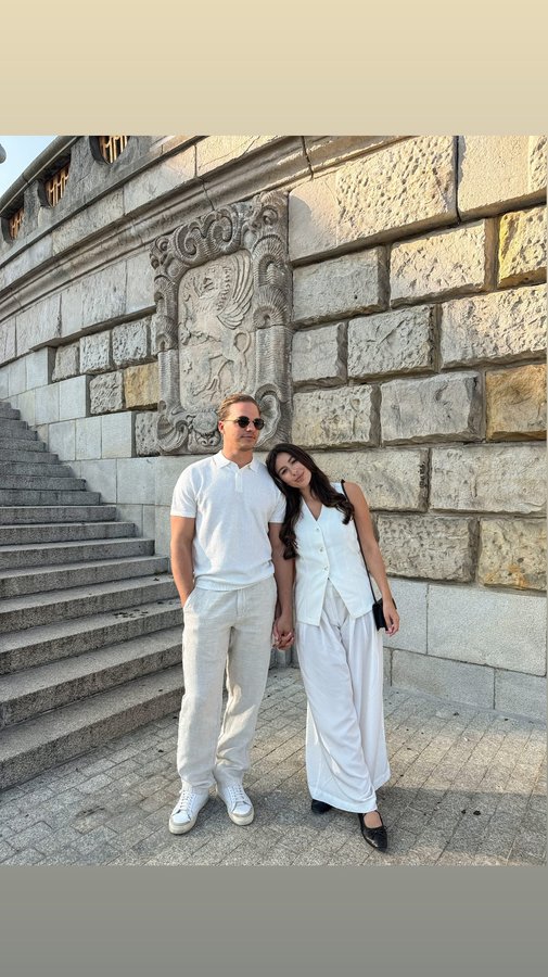 Instagram post by @lailaszaranek for Kappahl. Caption reads: Spring is here & so are white outfits🤍
@kappahl....