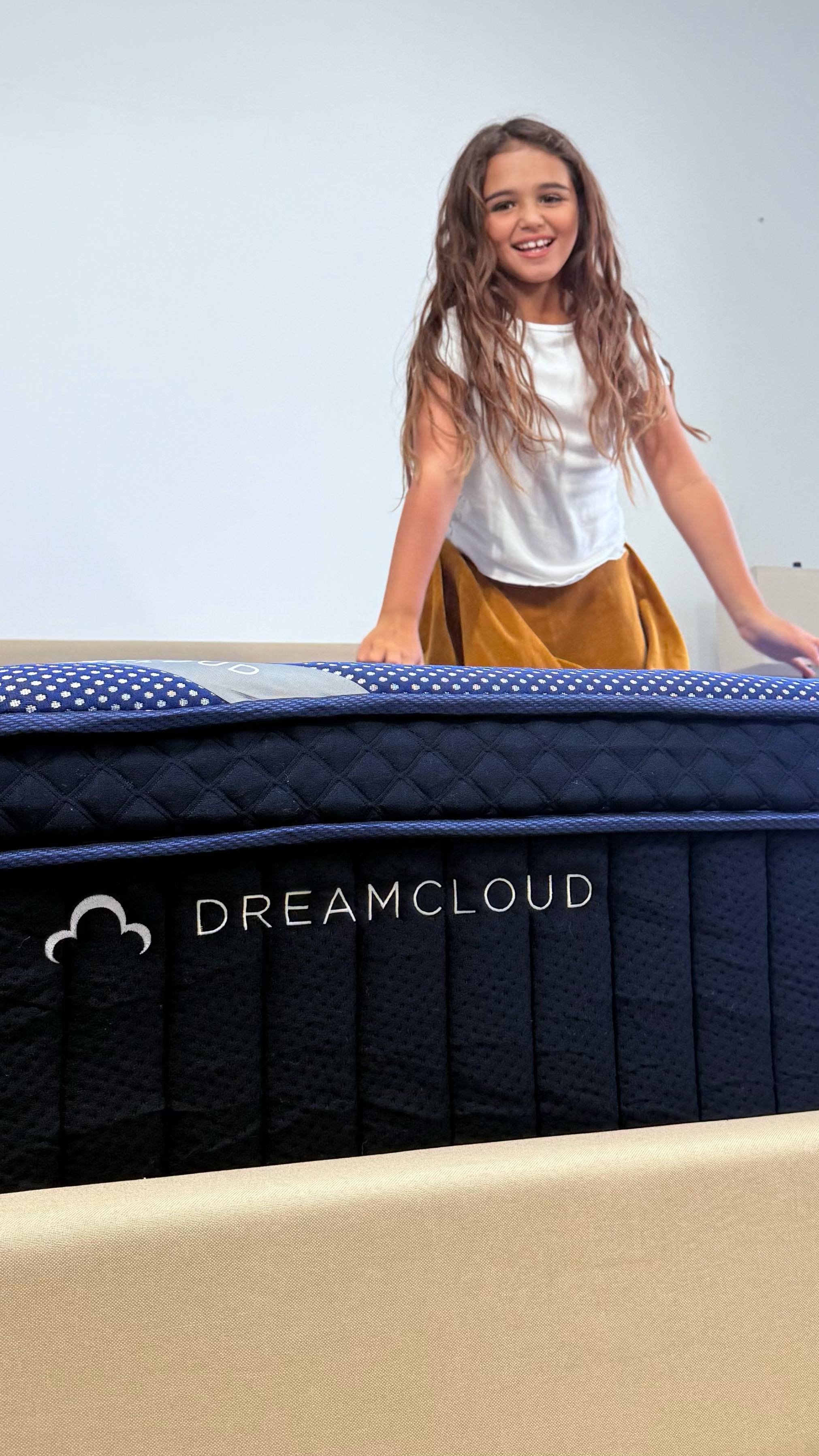 Instagram post by @sammyalourenco for DreamCloud Sleep. Caption reads: 🛏️ Why I’m obsessed with the DreamCloud Luxe....