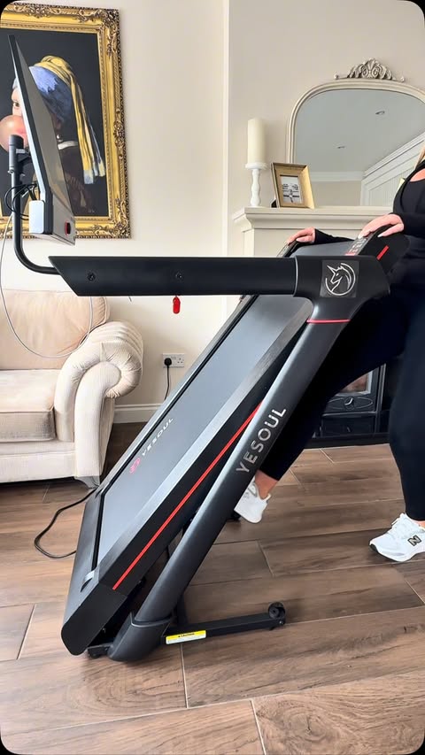 Instagram post by @sarahocallaghanx for YESOUL FITNESS. Caption reads: [...] #yesoul #funcardio #indoorcycling....