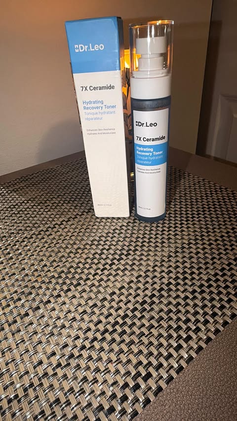 Instagram post by @amnablogg for Dr.Leo. Caption reads: 🤍🩵💙 REVIEW 🤍💙🩵 This toner combines seven....