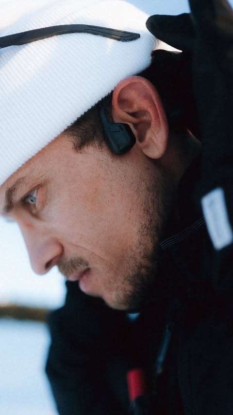 Instagram post by @mathieu__blanchard for Shokz France. Caption reads: [...] ou de la musique dans mes @shokzfrance Chère....