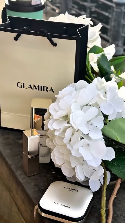 Instagram post by @paulapsc for GLAMIRA. Caption reads: [...] genuinely impressed ✨🤍

I unpacked my....