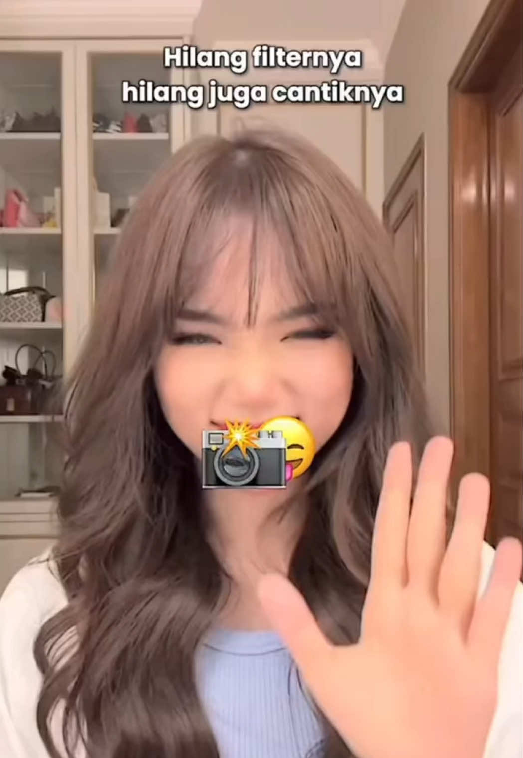 TikTok post by @fujiiian for Natur-e. Caption reads: [...] kulit aku tetap auto glowing berkat Natur-E....