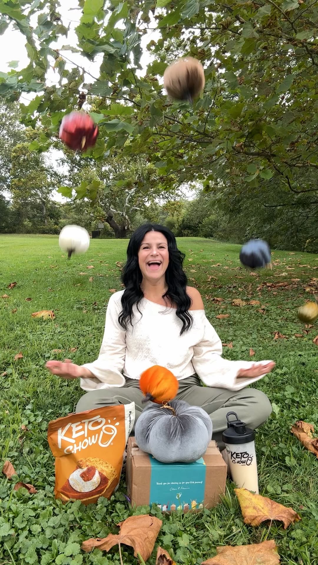 Instagram post by @the_keto_dealer for Keto Chow. Caption reads: 🍂 Happy September my Keto Chow-lovin’ friends!....