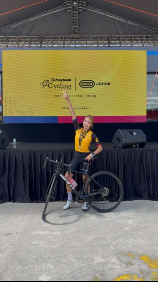 Instagram post by @thatmomoffour for Malayan Banking Berhad (Maybank). Caption reads: From pre-ride prep to food truck feasting and a....