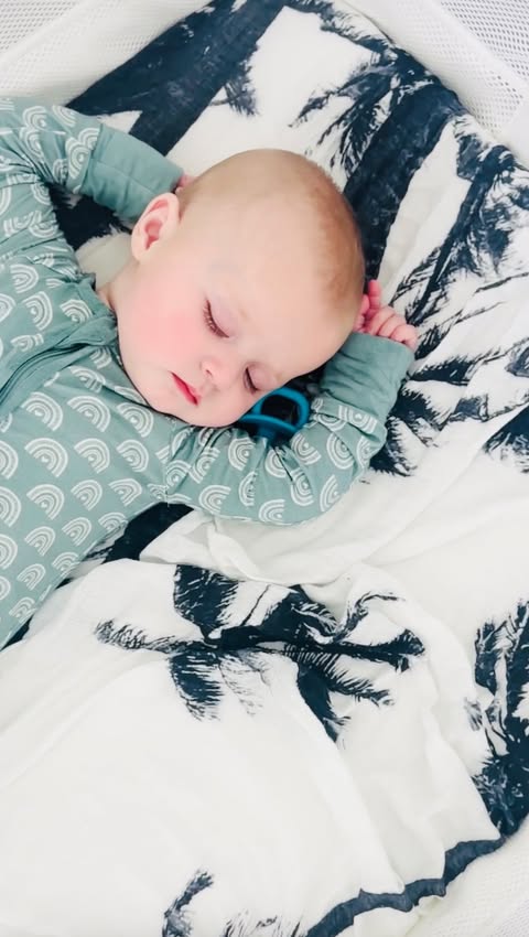 Instagram post by @malibulovinmama for Maydollybaby. Caption reads: The @maydollybaby 2-in-1 Smart Cradle & Playpen is....