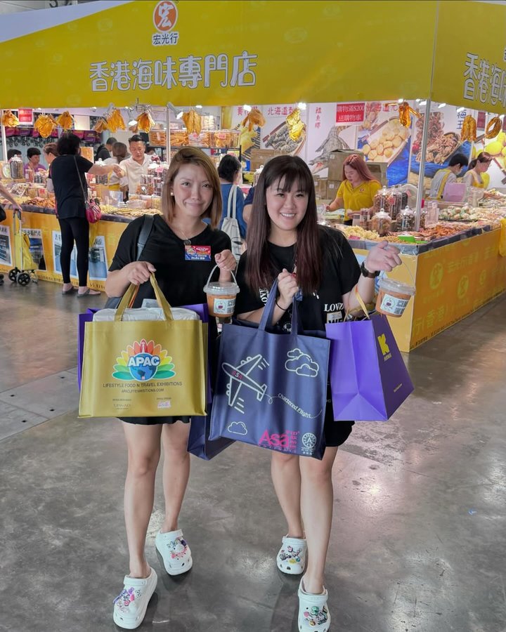 Instagram post by @princessezyt for Oatbedient. Caption reads: Singapore’s LARGEST SHOP! EAT! WIN! APAC Food &....