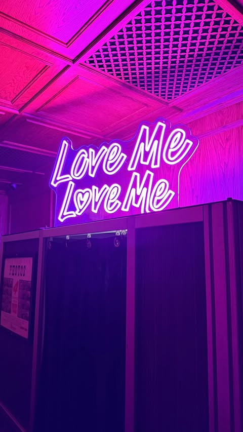 Instagram post by @radmartin_ for Prime Video. Caption reads: [...] red flags ❤️👀#LoveMeLoveMeMovie @primevideo....