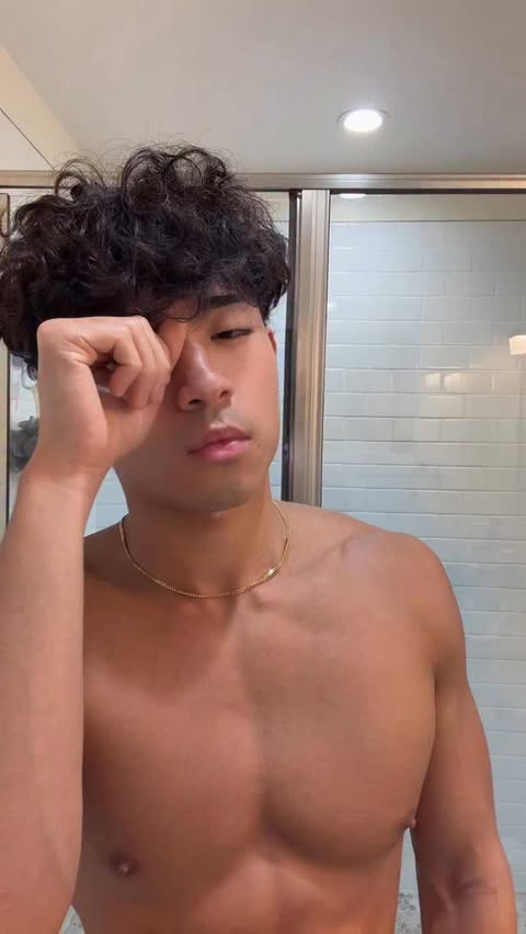 Instagram post by @tommyvnguyen for Round Lab. Caption reads: Good morning routine w my skincare....
