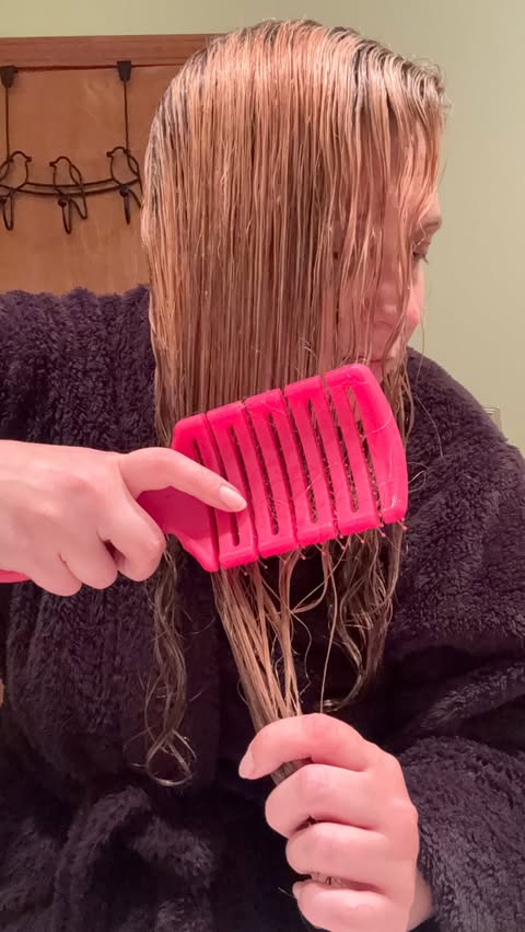 Instagram post by @hoosieronthemove for Wet Brush. Caption reads: This pro flex paddle brush from @thewetbrush is a....