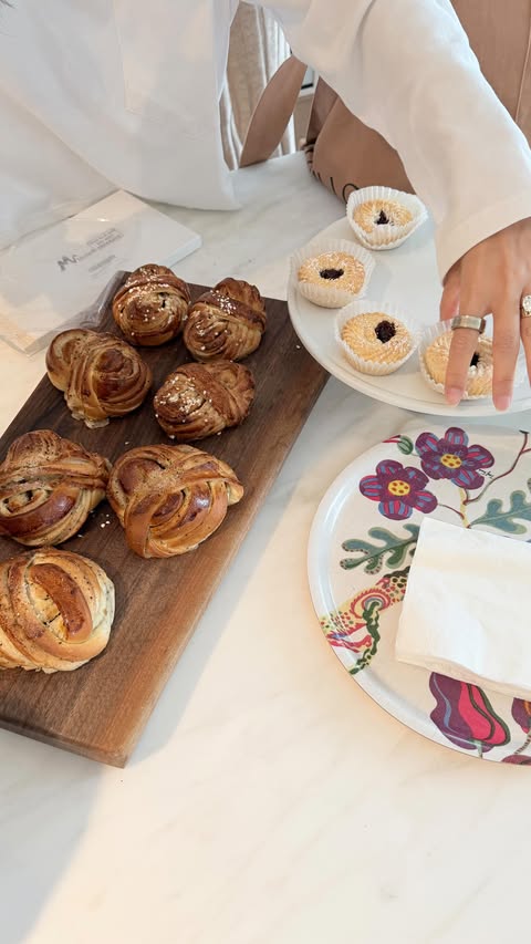 Instagram post by @victoriabrown for NOW Foods. Caption reads: 3 ways to refocus your routine! (AD)
 
1) Refresh....