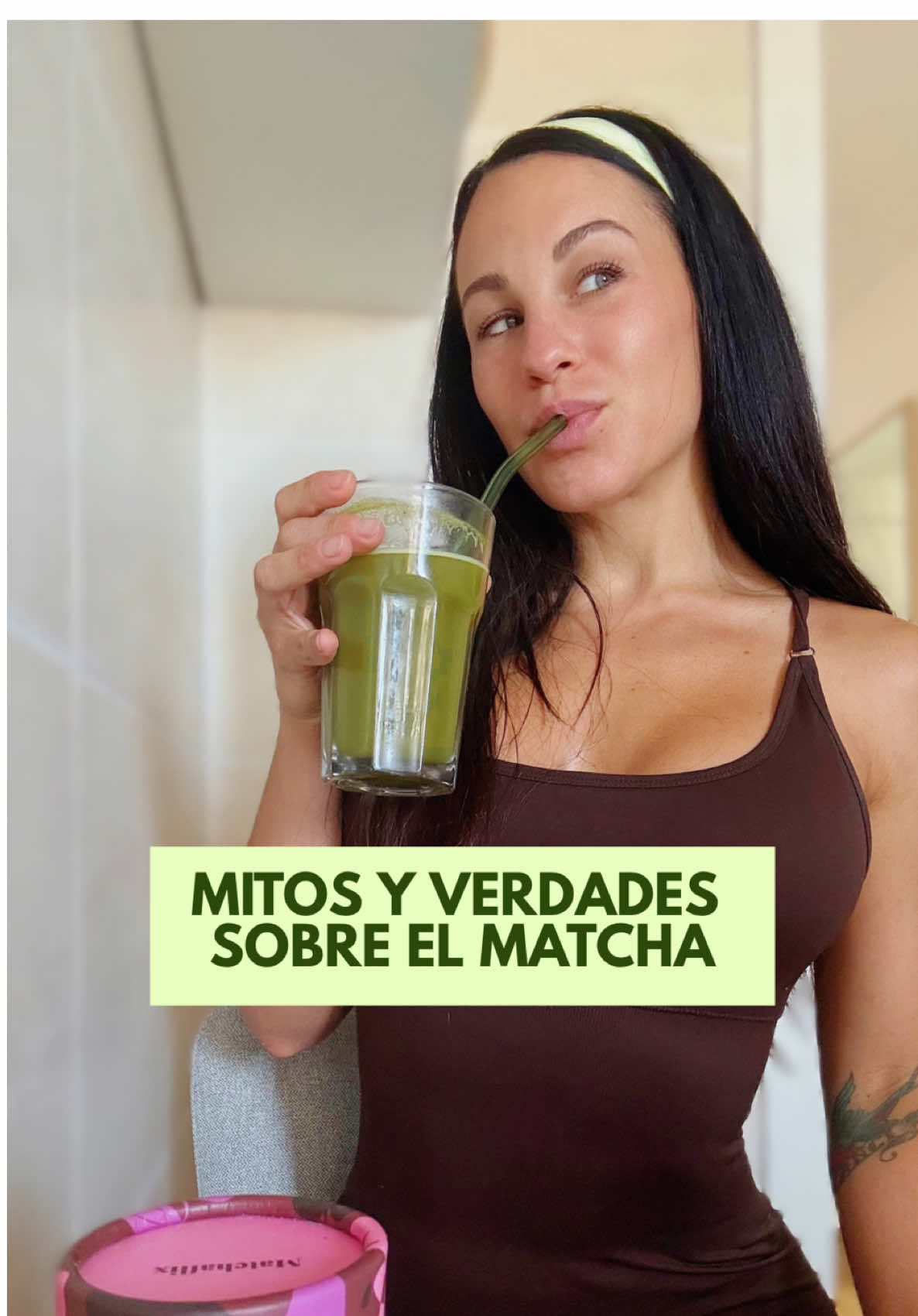TikTok post by @martavicu for Matchaflix. Caption reads: @Matchaflix es mi matcha de confianza💚 [...].