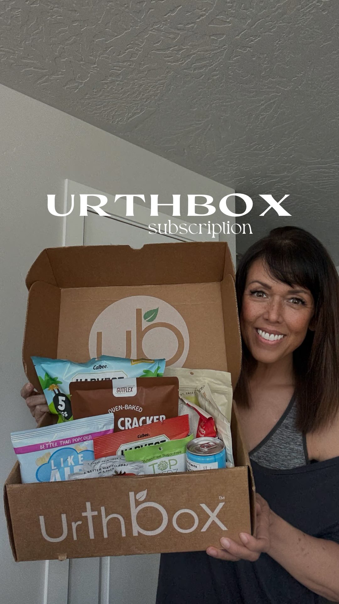 Instagram post by @stacy.bowler for Harvest Snaps. Caption reads: s n a c k s ( #ad )
delivered right to your  d o o....