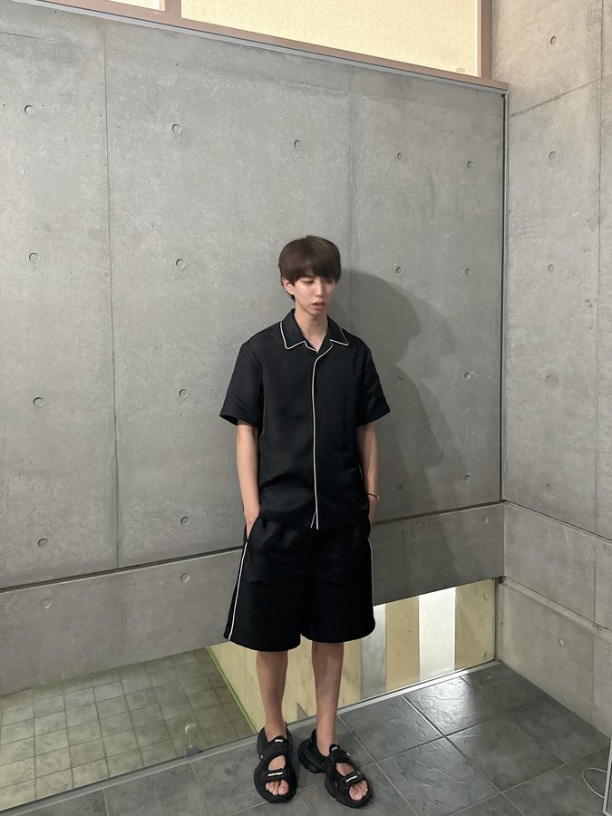 Instagram post by @hajimesyachodesu for JIL SANDER. Caption reads: 夏服🌻

@jilsander.