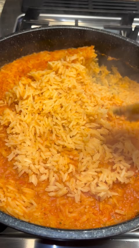 Instagram post by @cocinandoconjennaaay for LunchEAZE. Caption reads: [...] Jenny teach you how ♥️🥰 

@luncheaze....