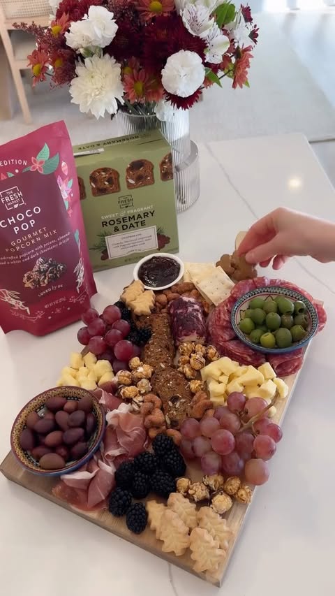 Instagram post by @eatpayylove for The Fresh Market. Caption reads: [...] to get into the holiday spirit....