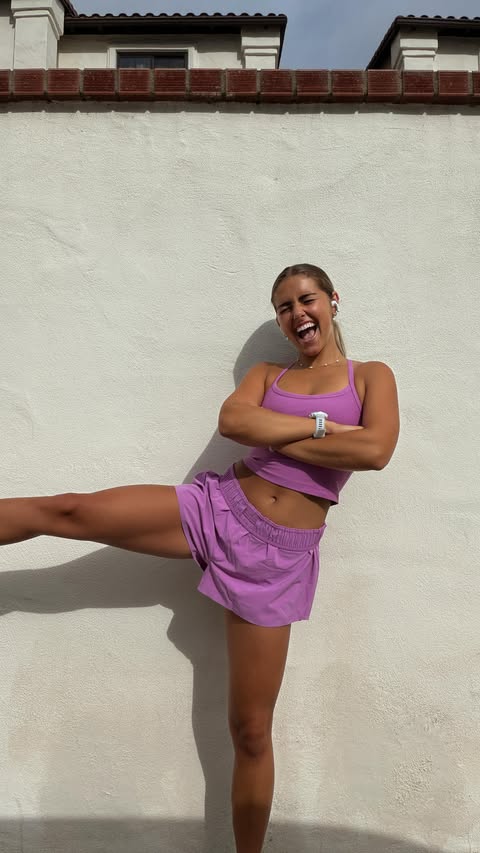 Instagram post by @abi.cado for Beyond Yoga. Caption reads: [...] 4 miles in the sunshine:)) set from....