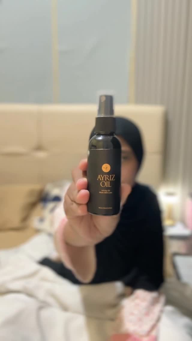 Instagram post by @lisanakhoiri for Ayriz Oil Indonesia. Caption reads: Jangan sampe kayak aku ya‼️ Udah tau lg cape, tp....