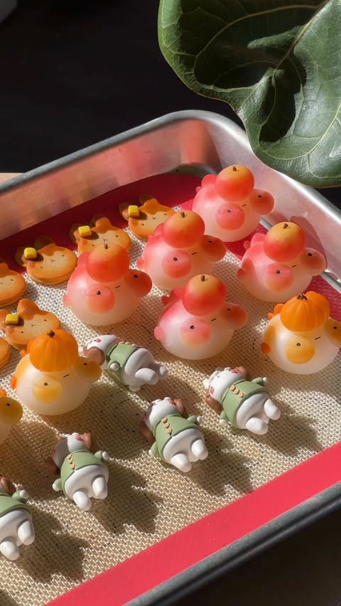 Instagram post by @uncomfy.co for Shopify. Caption reads: [...] want to start your own brand this year,....